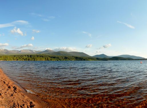 Soubor:Loch Morlich pan.jpg – Wikipedie