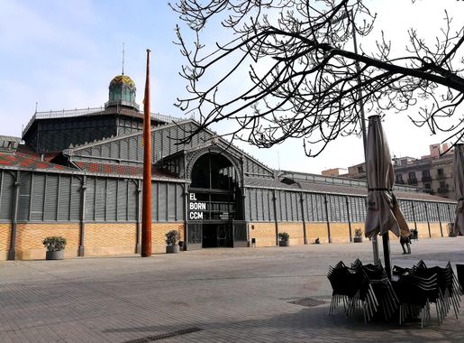 File:139 El Born, Centre de Cultura i Memòria (Barcelona), des de la plaça  Comercial.jpg - Wikimedia Commons