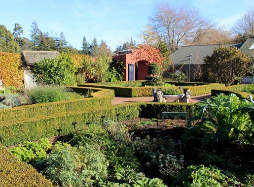 File:Herb Garden, Hamilton Gardens, New Zealand 25.jpg - Wikimedia Commons