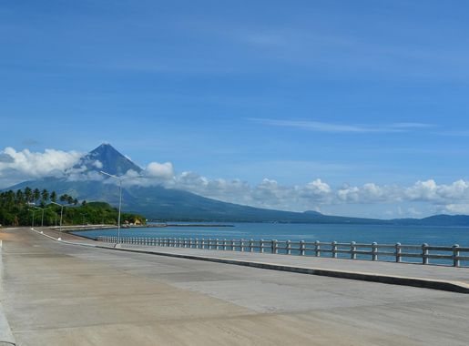 File:Legazpi Boulevard.jpg - Wikimedia Commons