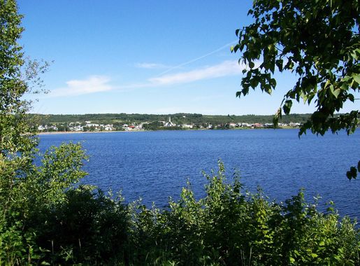 File:Panorama village Lac-Bouchette.JPG - Wikimedia Commons