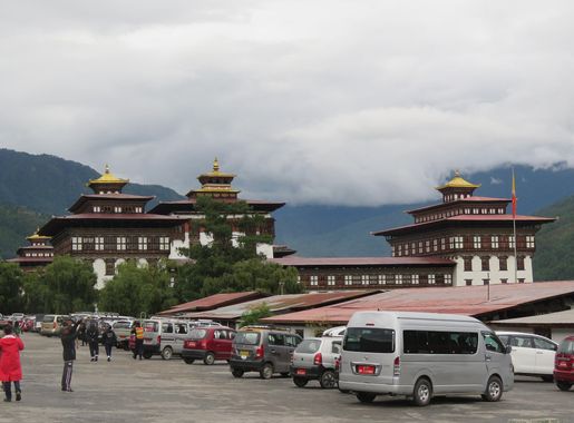 File:Tashichho Dzong Fortress in Thimphu during LGFC - Bhutan 2019 (13).jpg  - Wikimedia Commons