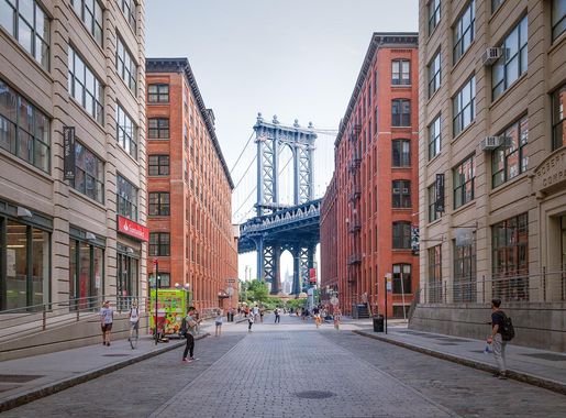 File:View of Manhattan Bridge from Washington Street in DUMBO, Brooklyn.jpg  - Wikipedia