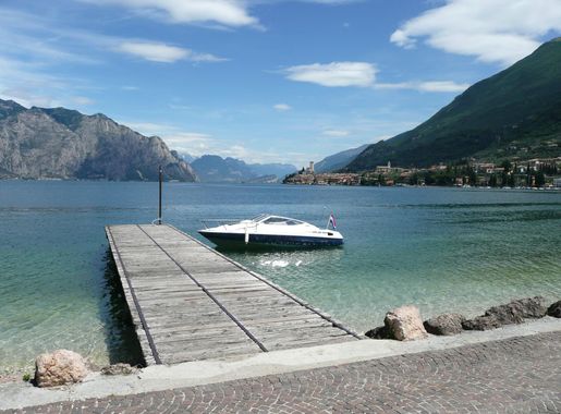 File:View malcesine lake garda veneto italy panorama.JPG - Wikimedia Commons