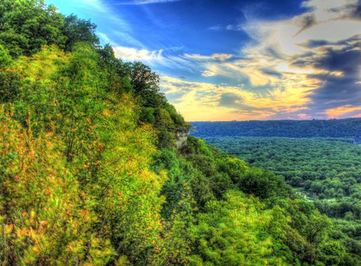 File:Gfp-wisconsin-wyalusing-state-park-sunset-over-bluff.jpg - Wikimedia  Commons