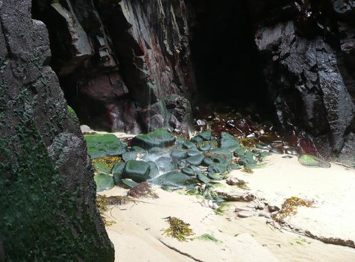 File:Plemont Beach Waterfall, Jersey (6196148168).jpg - Wikimedia Commons