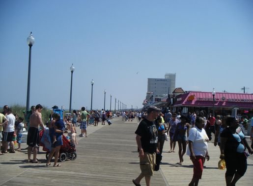 File:Rehoboth Beach boardwalk at Rehoboth Avenue looking south.jpg -  Wikimedia Commons