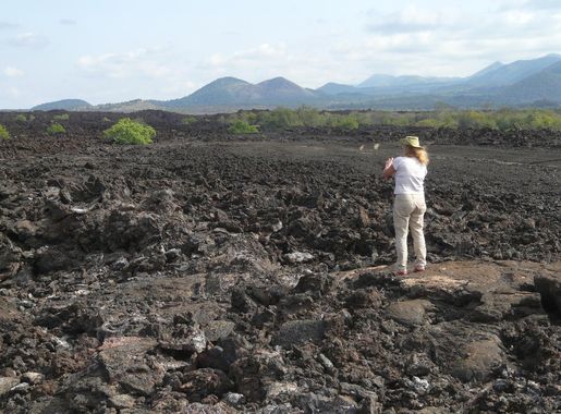 File:Shetani Lava Flow Chyulu Hills Kenya.jpg - Wikimedia Commons