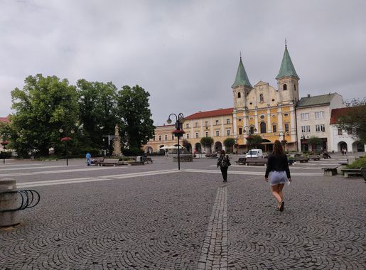 File:Mariánske námestie (Žilina) (1).jpg - Wikimedia Commons