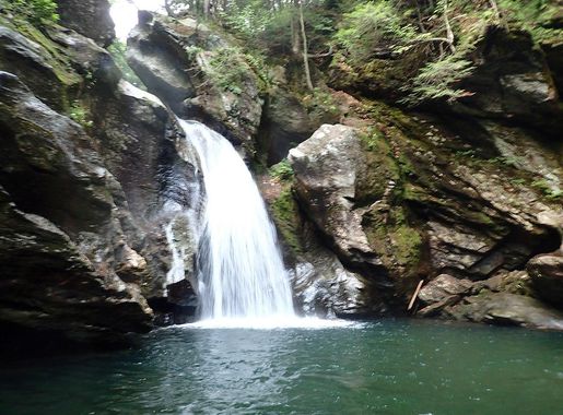 File:Bingham Falls - panoramio.jpg - Wikimedia Commons