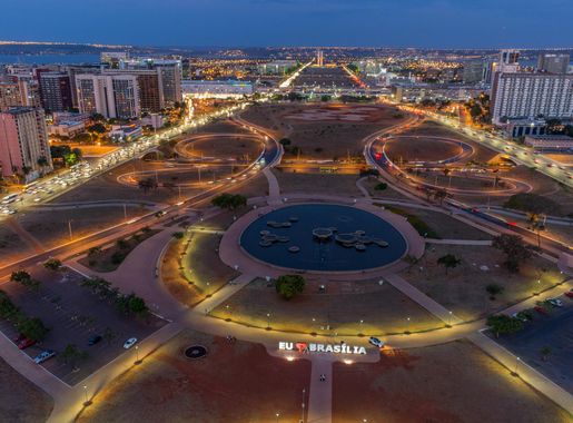 Ficheiro:Eixo monumental de Brasília.jpg – Wikipédia, a enciclopédia livre