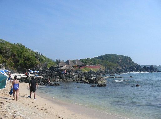 File:IxtapaCoralBeach.JPG - Wikimedia Commons