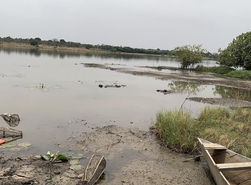 File:Lac de Tengrela vu du l'embarcadère des pirogues 7.jpg - Wikimedia  Commons