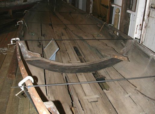 File:Log canoe at Chesapeake Bay Maritime Museum.jpg - Wikimedia Commons