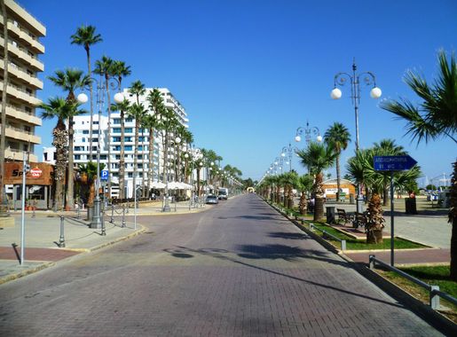 File:Phinikoudes in Larnaca Cyprus.jpg - Wikimedia Commons