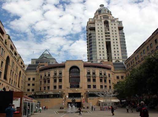 File:2014-11-20 Johannesburg Nelson Mandela Square 01 anagoria.JPG -  Wikipedia