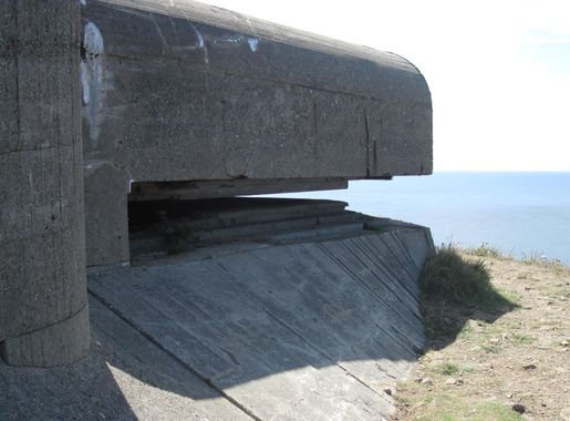 File:Guernsey 2011 116, WW2 observation tower at Pleinmont.jpg - Wikimedia  Commons