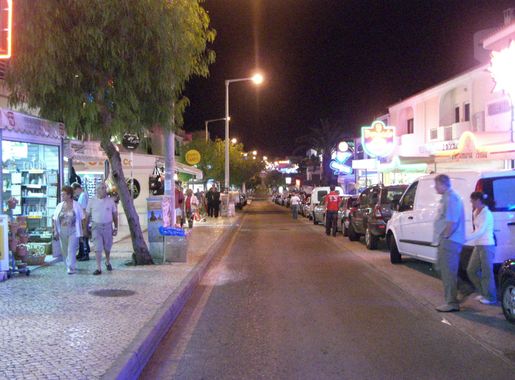 Ficheiro:Albufeira Nightlife1.jpg – Wikipédia, a enciclopédia livre