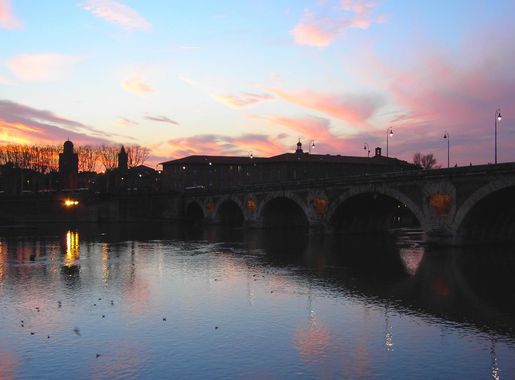 File:Toulouse couche de soleil sur saint cyprien.jpg - Wikimedia Commons
