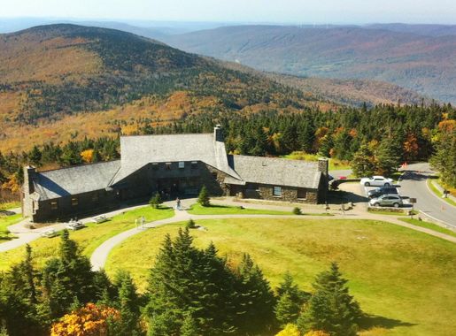 File:Bascom Lodge atop Mount Greylock.JPG - Wikimedia Commons