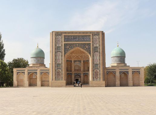 File:Barak-Khan Madrasa.jpg - Wikimedia Commons