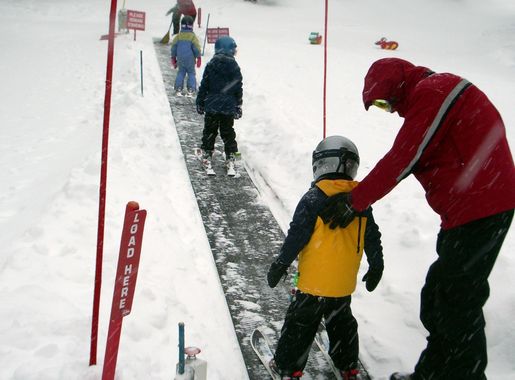 File:Magic carpet uphill loaded P1437.jpeg - Wikipedia