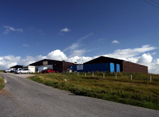 File:Harris tweed textile in Carloway.JPG - Wikimedia Commons