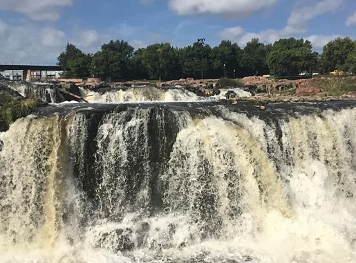 File:Falls Park, Sioux Falls, SD.jpg - Wikimedia Commons