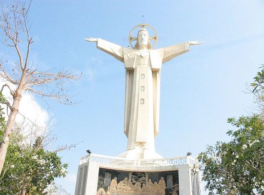 File:Statue of Jesus in Vung Tau.jpg - Wikipedia