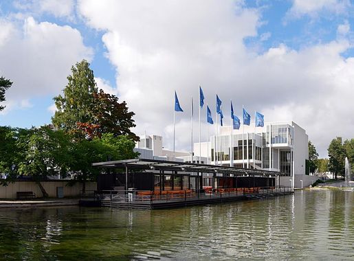 File:Tapiola allaspanorama 130917.jpg - Wikimedia Commons