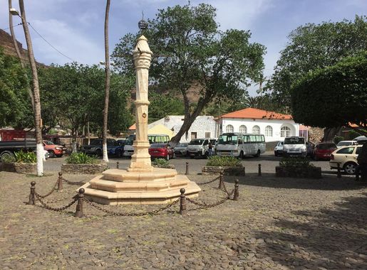 File:Pelourinho de Cidade Velha, Cabo Verde 1.jpg - Wikimedia Commons