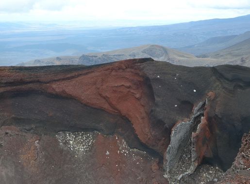 File:Dike formation on Red Crater-Tongariro National Park-New Zealand.jpg -  Wikimedia Commons