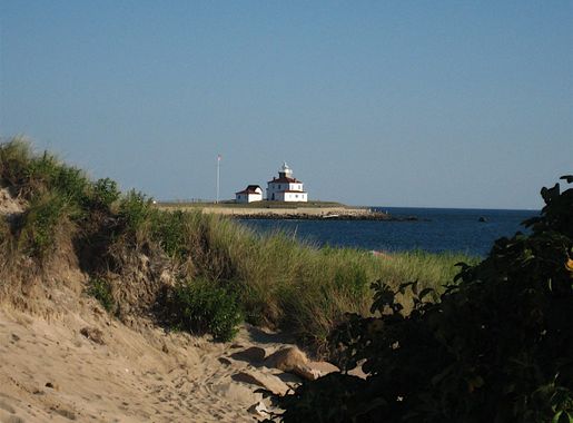 File:Watch Hill Lighthouse Napatree.JPG - Wikimedia Commons