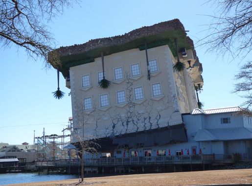 File:WonderWorks upside-down house in Myrtle Beach.JPG - Wikimedia Commons