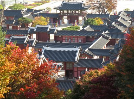 File:Haenggung Palace in autumn, Suwon.jpg - Wikimedia Commons