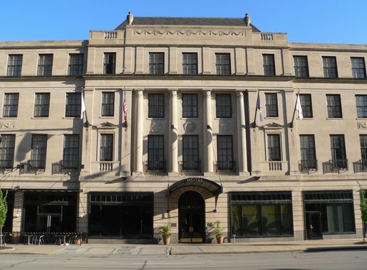 File:Aquila Court (Omaha) N center 1.JPG - Wikimedia Commons