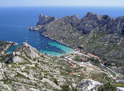 File:Calanque de Sormiou.jpg - Wikimedia Commons