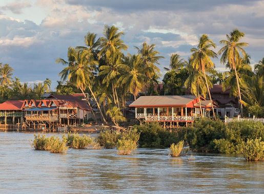File:River bank of Don Khon with stilt wooden houses at golden hour from Don  Det Laos.jpg - Wikimedia Commons