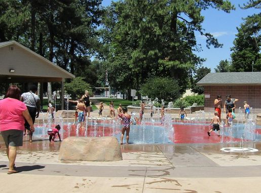 File:Splash Pad at Pioneer Park (43450100404).jpg - Wikimedia Commons