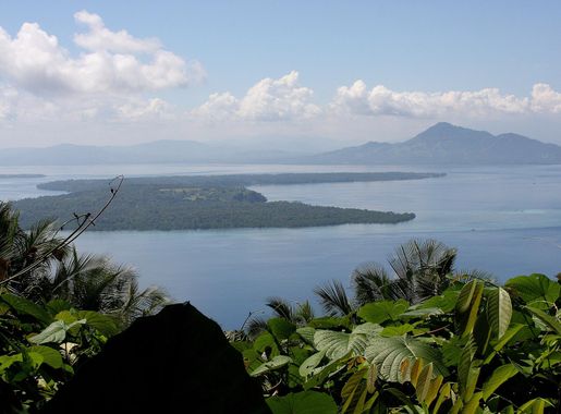 File:Bunaken01.JPG - Wikimedia Commons