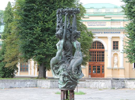 Файл:Недіючий фонтан з русалками біля корпусу Львівської політехніки.JPG —  Вікіпедія