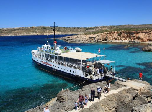File:Malta - Ghajnsielem - Comino - Blue Lagoon Harbour + Keppel 02 ies.jpg  - Wikimedia Commons