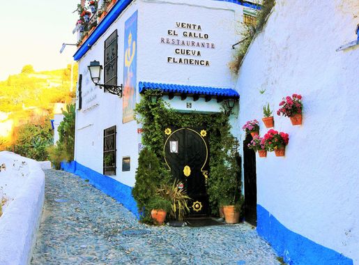 File:Aa a beautiful cave restaurant on sacromonte in granada in spain with  roof terrasse 2016.jpg - Wikimedia Commons