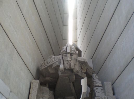 File:Monument 1300 Shumen 2.JPG - Wikimedia Commons