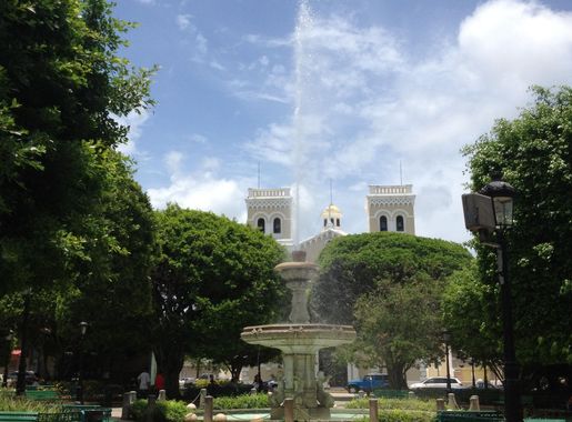 Archivo:Plaza Colón de Guayama.JPG - Wikipedia, la enciclopedia libre