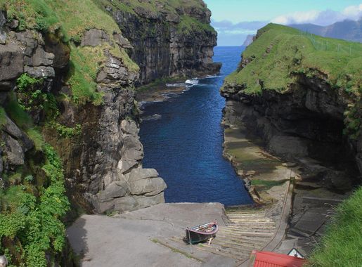 File:Gjógv.2011.jpg - Wikimedia Commons