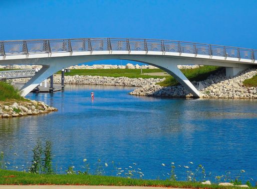 File:Lakeshore State Park Bridge - panoramio (1).jpg - Wikimedia Commons