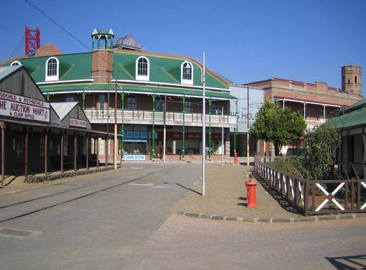 File:Big Hole open air museum Kimberley.jpeg - Wikimedia Commons