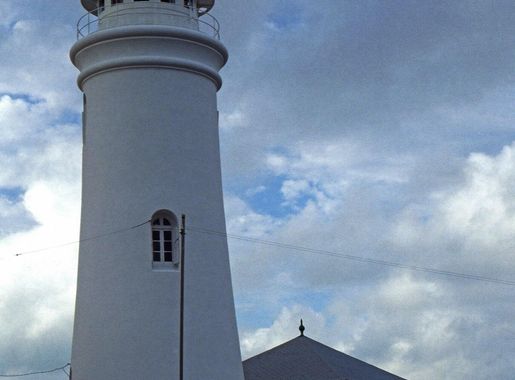File:Bahamas 1989 (692) San Salvador Dixon Hill Lighthouse  (25838128021).jpg - Wikimedia Commons