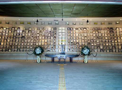 File:Gwangju5.18FriedhofFotos.JPG - Wikipedia